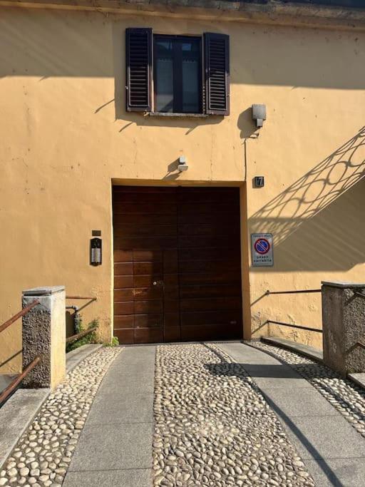 Navigli, Caratteristico Appartamento Milanese Bagian luar foto