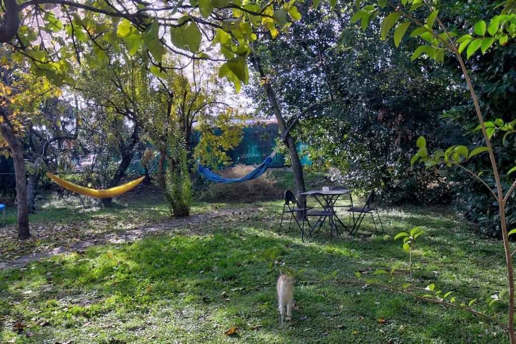 Navigli, Caratteristico Appartamento Milanese Bagian luar foto